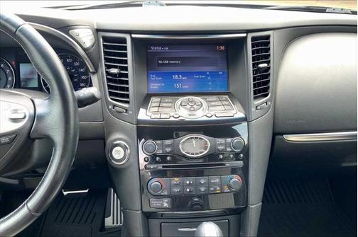 2017 INFINITI QX70 Base