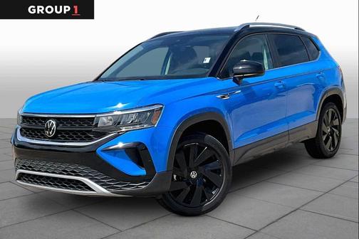 Cornflower Blue w/Deep Black Roof 2024 Volkswagen Taos 1.5T SE