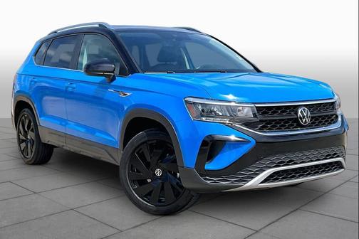 Cornflower Blue w/Deep Black Roof 2024 Volkswagen Taos 1.5T SE