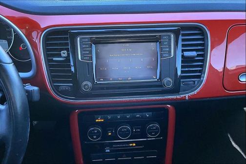 2018 Volkswagen Beetle 2.0T SE