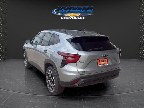 Sterling Gray Metallic 2026 Chevrolet Trax 2RS