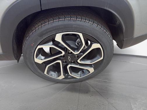 Sterling Gray Metallic 2026 Chevrolet Trax 2RS