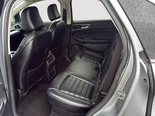 Iconic Silver 2022 Ford Edge SEL