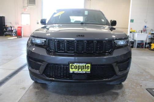 Gray 2023 Jeep Grand Cherokee Altitude