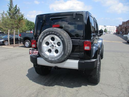 Photo 5 of 23 of 2013 Jeep Wrangler Unlimited Sahara