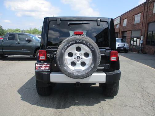 Photo 4 of 23 of 2013 Jeep Wrangler Unlimited Sahara