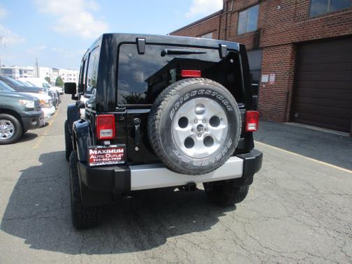 Photo 3 of 23 of 2013 Jeep Wrangler Unlimited Sahara