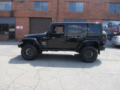 Photo 2 of 23 of 2013 Jeep Wrangler Unlimited Sahara