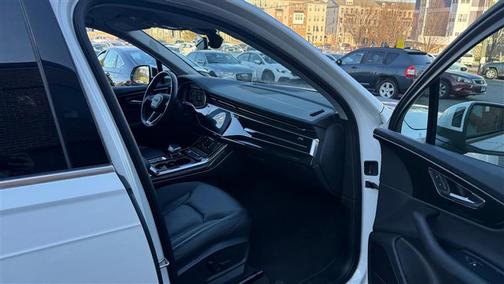 2022 Audi Q7 Premium Plus 55 TFSI quattro