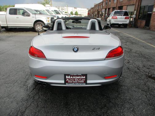 Photo 4 of 22 of 2011 BMW Z4 sDrive30i