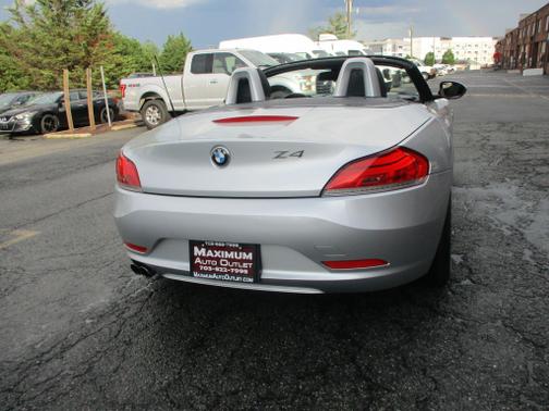 Photo 5 of 22 of 2011 BMW Z4 sDrive30i