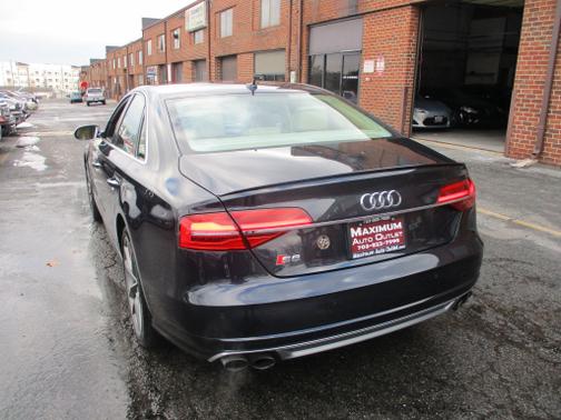Photo 5 of 26 of 2016 Audi S8 Plus