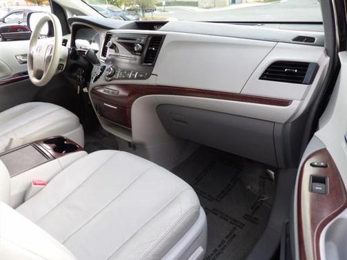 2012 Toyota Sienna XLE