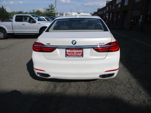 Photo 4 of 28 of 2016 BMW 750 750i xDrive