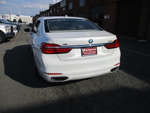 Photo 3 of 28 of 2016 BMW 750 750i xDrive