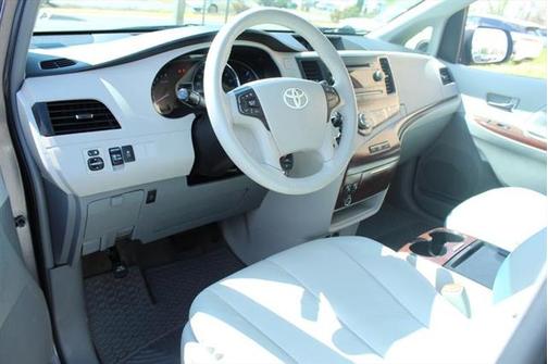 2011 Toyota Sienna XLE