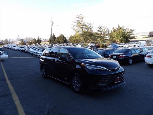2021 Toyota Sienna LE
