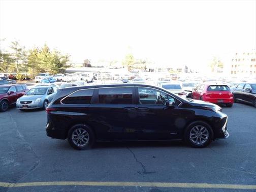 2021 Toyota Sienna LE