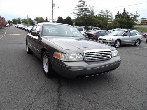 2001 Ford Crown Victoria LX