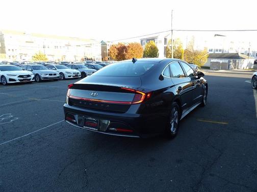 2022 Hyundai SONATA SE