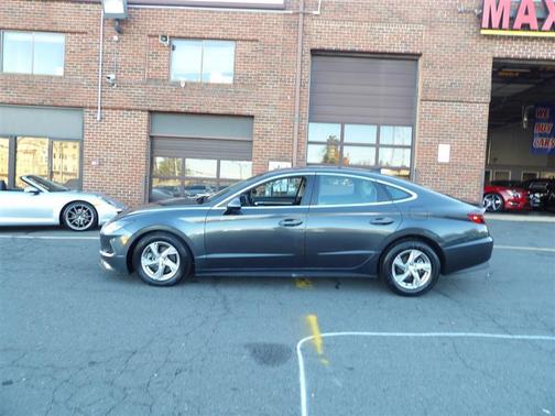 2022 Hyundai SONATA SE