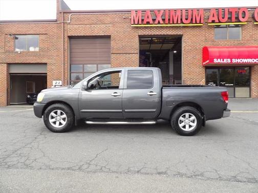 2011 Nissan Titan SV