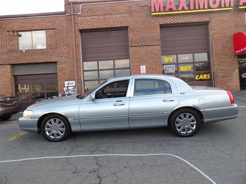 2006 Lincoln Town Car Signature