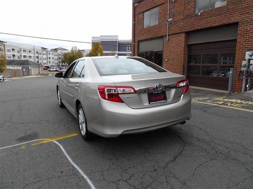 2014 Toyota Camry Hybrid XLE