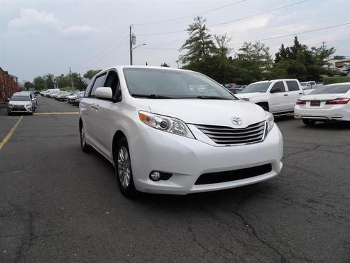 2016 Toyota Sienna XLE
