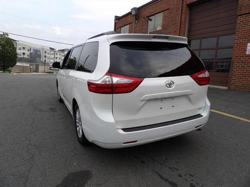 2016 Toyota Sienna XLE