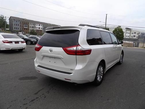 2016 Toyota Sienna XLE