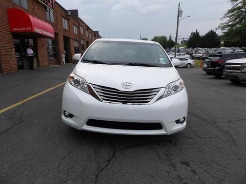 2016 Toyota Sienna XLE