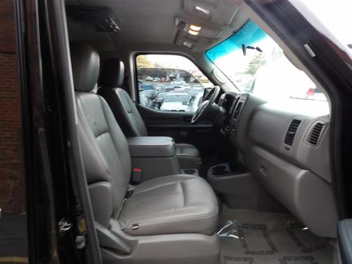 2017 Nissan NV Passenger NV3500 HD SV V6