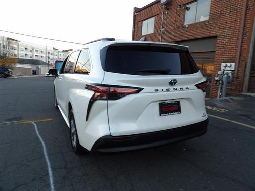 2021 Toyota Sienna XLE 8 Passenger
