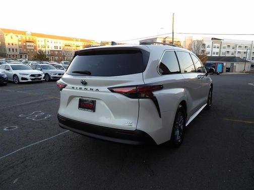 2021 Toyota Sienna XLE 8 Passenger