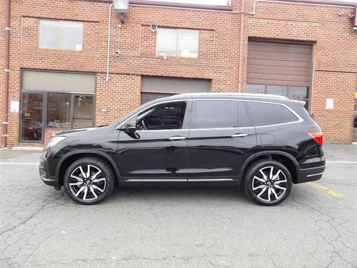 2022 Honda Pilot Touring 8-Passenger