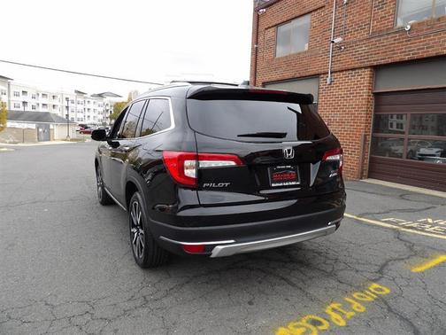 2022 Honda Pilot Touring 8-Passenger