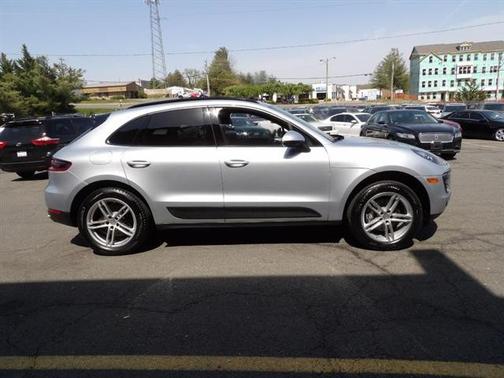 2017 Porsche Macan Base