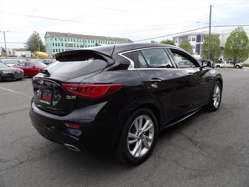 2017 INFINITI QX30 Luxury