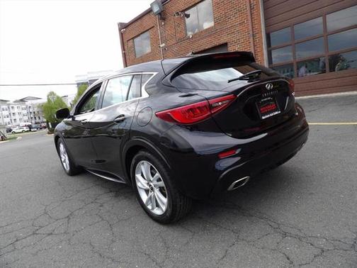 2017 INFINITI QX30 Luxury
