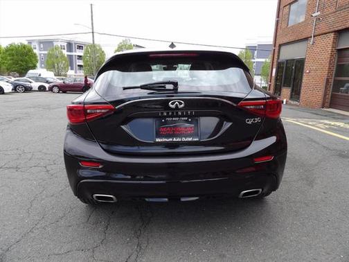 2017 INFINITI QX30 Luxury