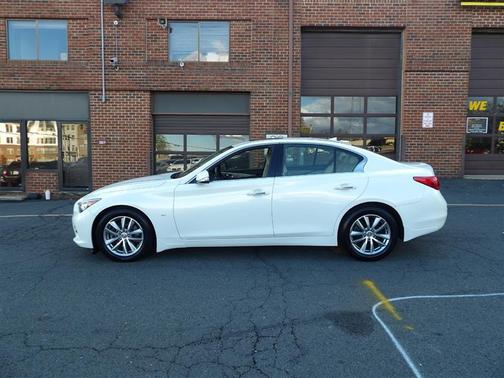 2015 INFINITI Q50 Premium