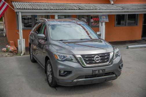 Gray 2018 Nissan Pathfinder SL