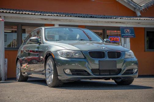 Gray 2011 BMW 328 xDrive