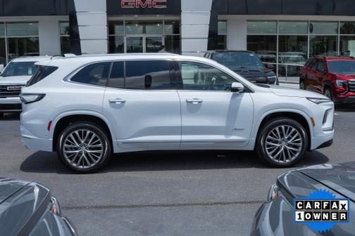 Iridescent White Tricoat 2026 Buick Enclave Avenir