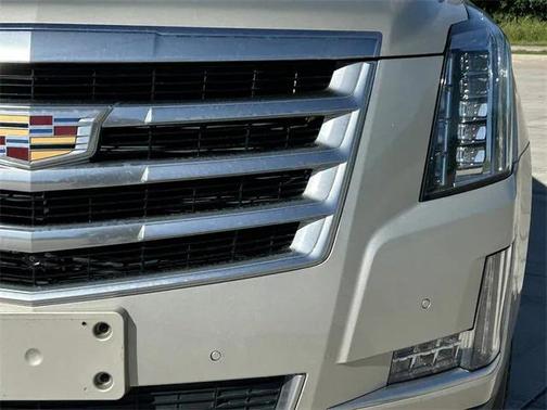 2017 Cadillac Escalade Luxury