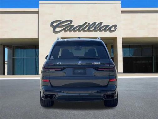 2023 BMW X7 M60i