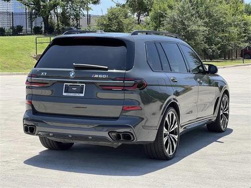 2023 BMW X7 M60i