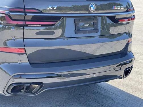 2023 BMW X7 M60i