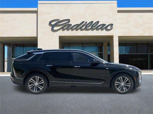2025 Cadillac LYRIQ Luxury 2